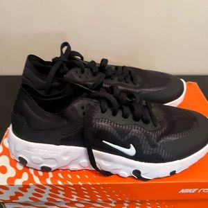 Women’s Nike Renew Lucent - black